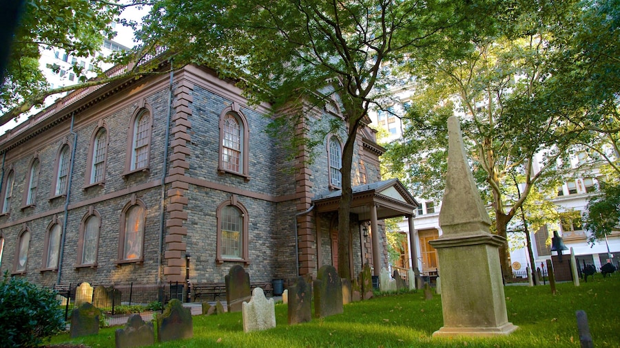 Trinity Church montrant église ou cathédrale et cimetière