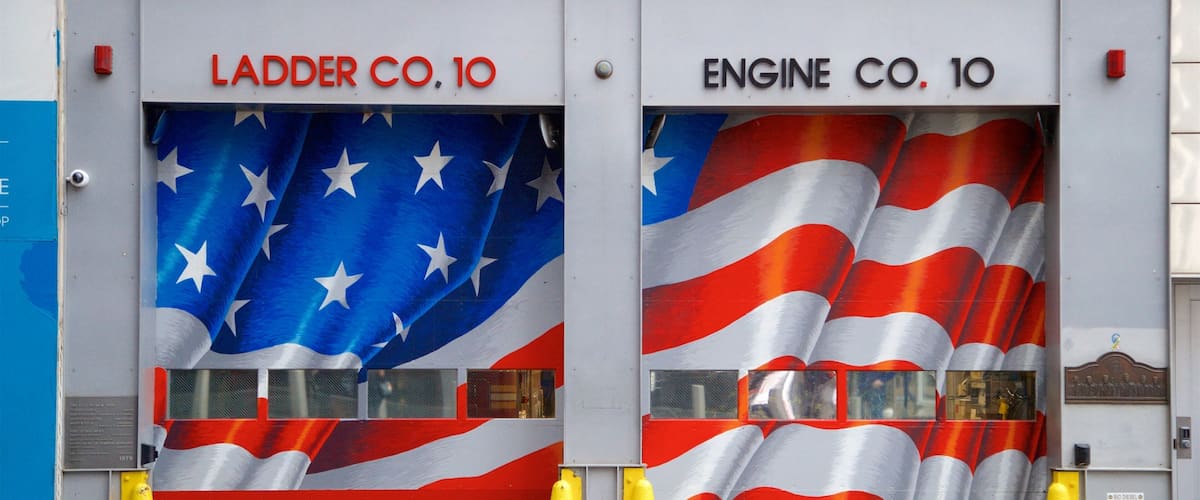 Khu tưởng niệm FDNY cho thấy biển hiệu