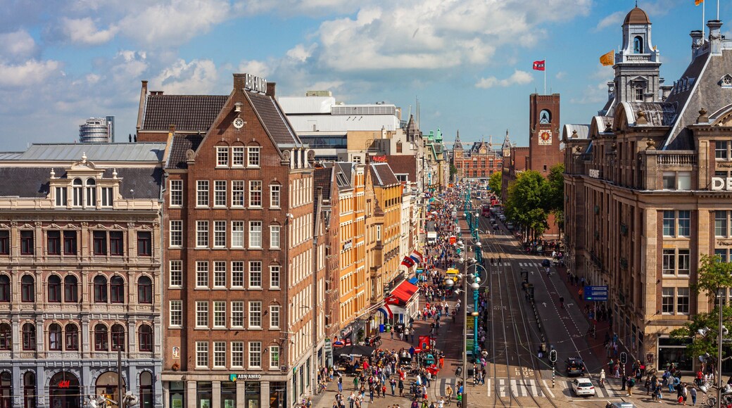 Dam Square showing a city, heritage architecture and street scenes