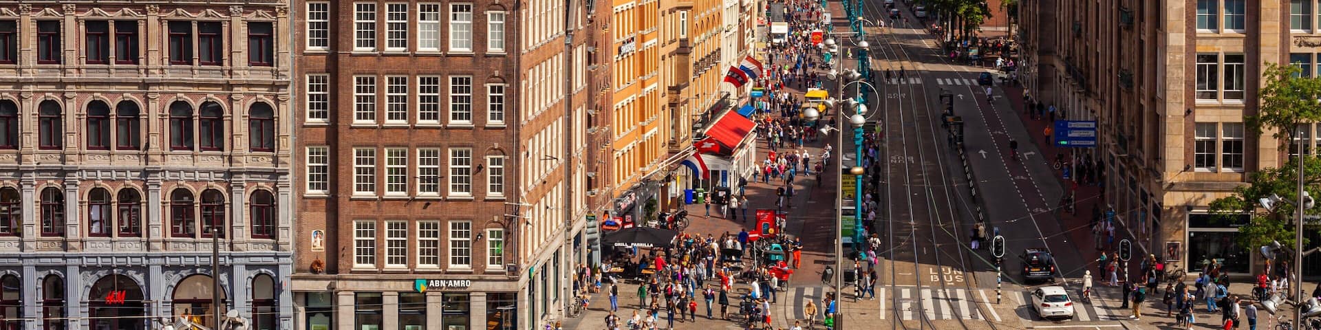 Dam Square which includes street scenes, heritage architecture and a city