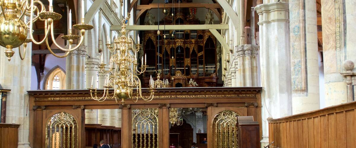 Oude Kerk featuring kirkko tai katedraali, perintökohteet ja sisäkuvat