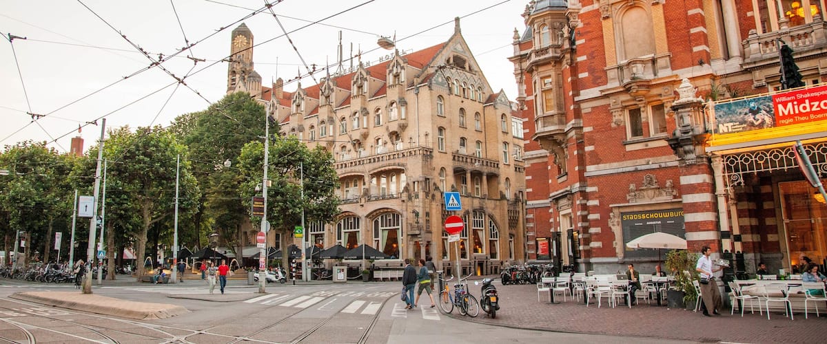 Leidseplein showing a city and heritage architecture