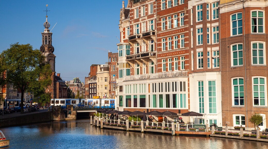 Muntplein showing a river or creek