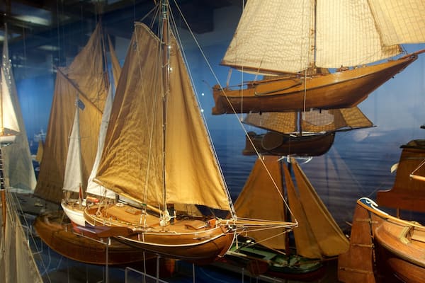 Schifffahrtsmuseum welches beinhaltet Innenansichten