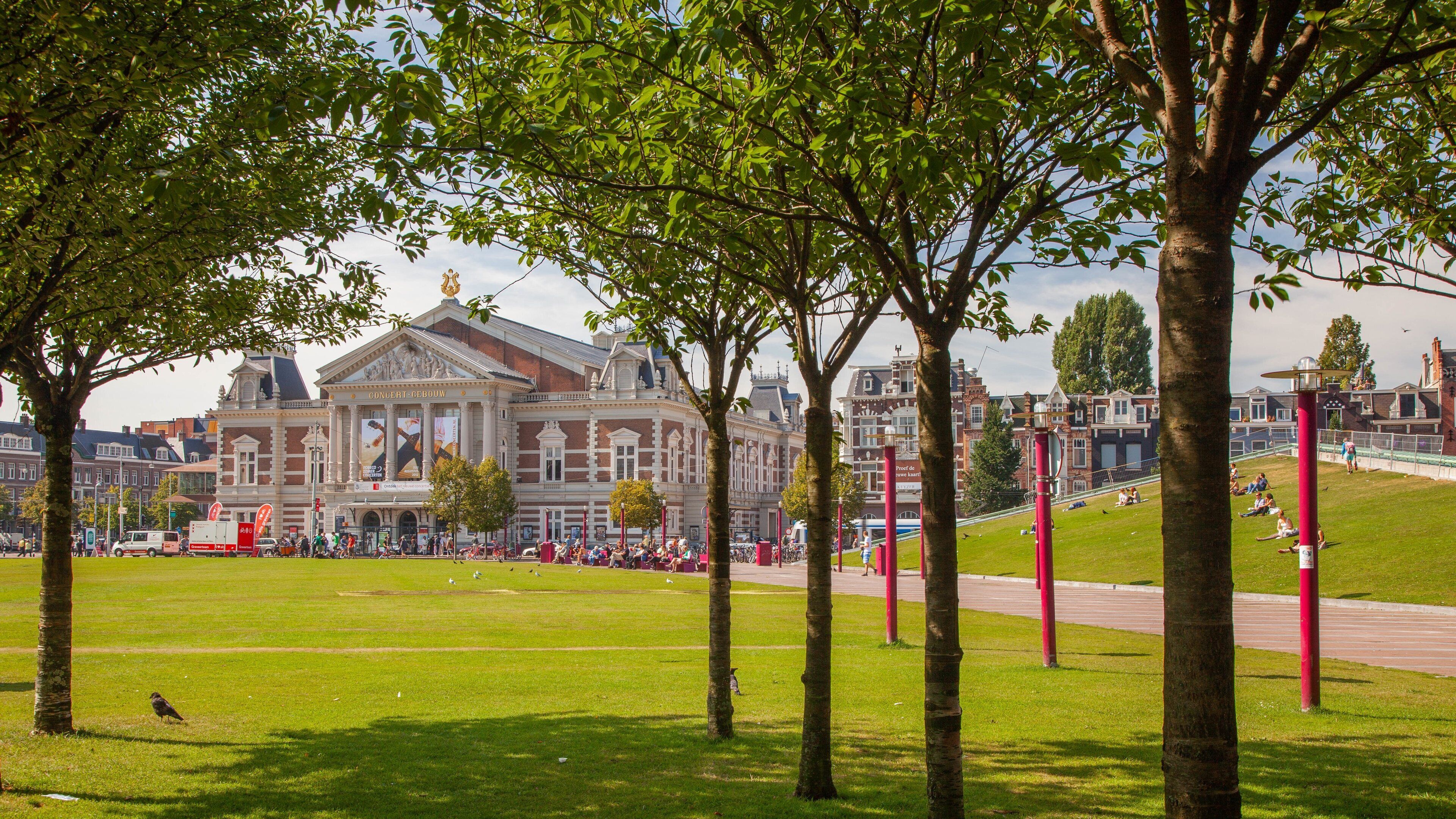 Concertgebouw showing a garden and heritage architecture