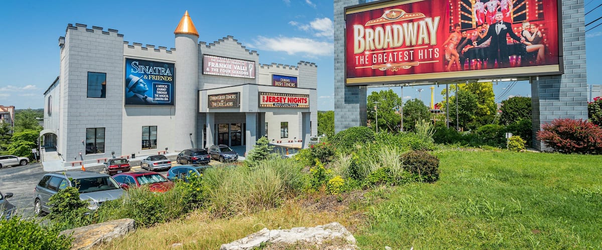 King\'s Castle Theater which includes signage and a castle