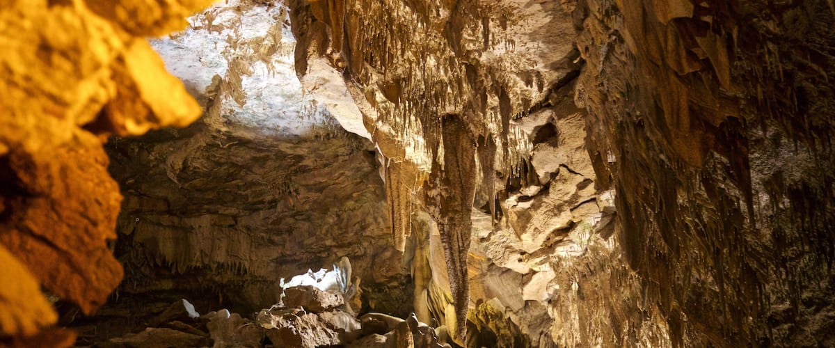 Fantastic Caverns mostrando cuevas