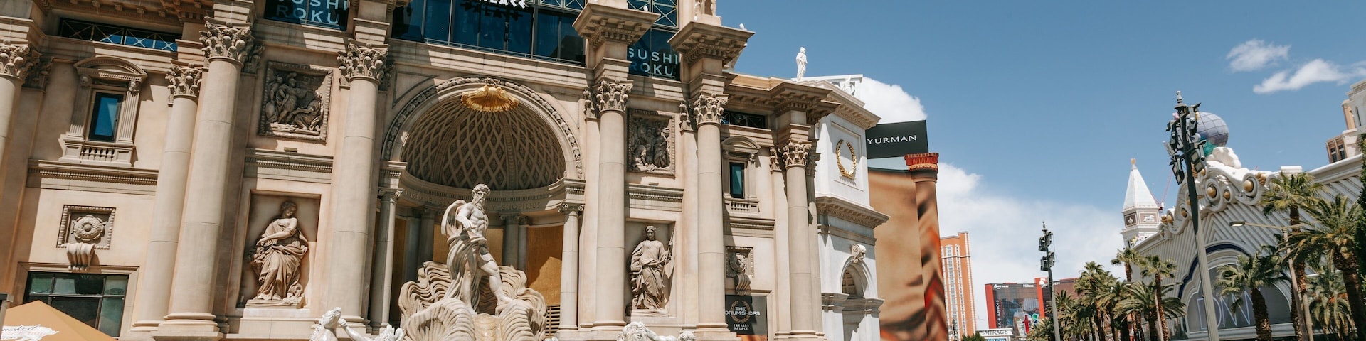 Forum Shops at Caesars which includes a fountain, heritage architecture and street scenes