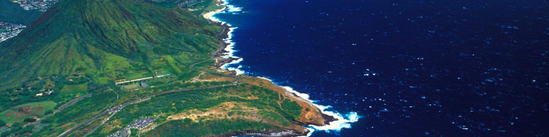 Hanauma Bay Nature Preserve que incluye vistas generales de la costa y vistas de paisajes