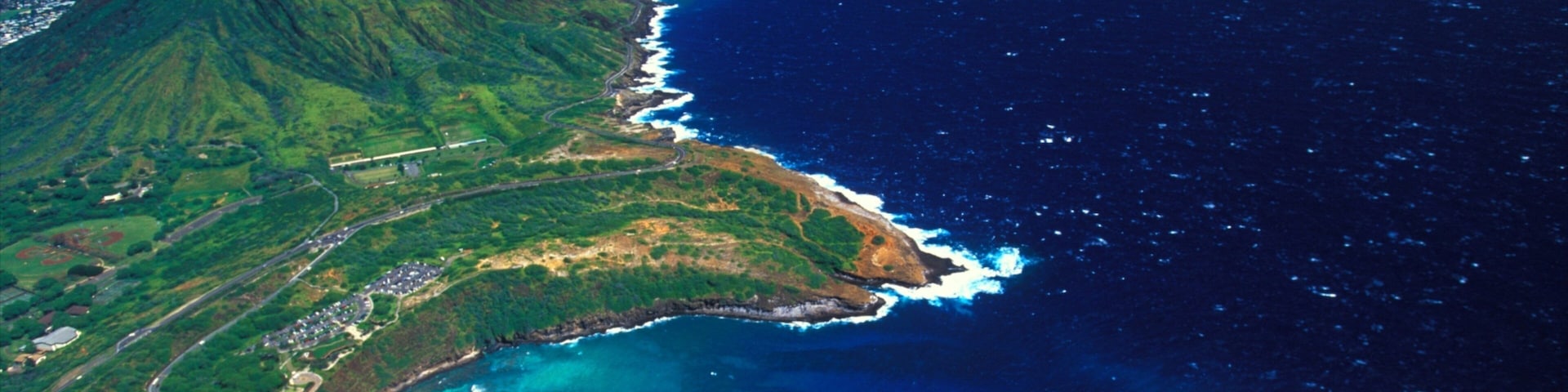 Hanauma Bay Nature Preserve que incluye vistas generales de la costa y vistas de paisajes