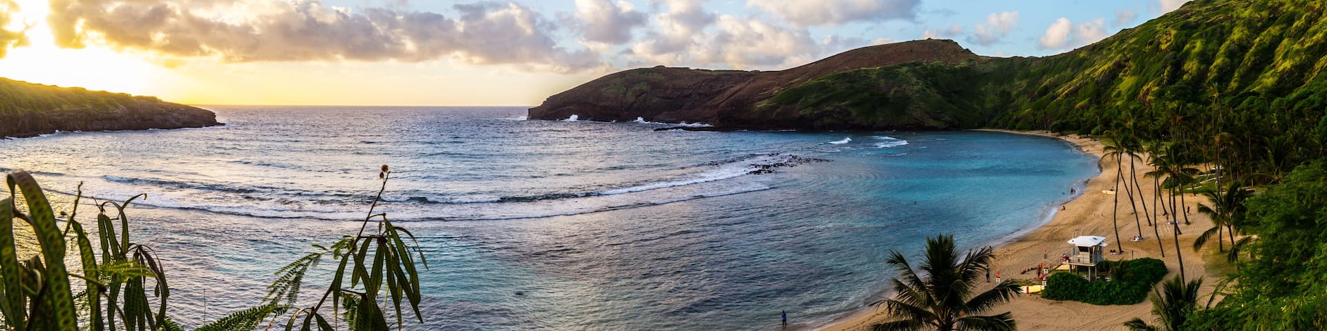 Hanauma Bay oahu snorkeling in hawaii beach