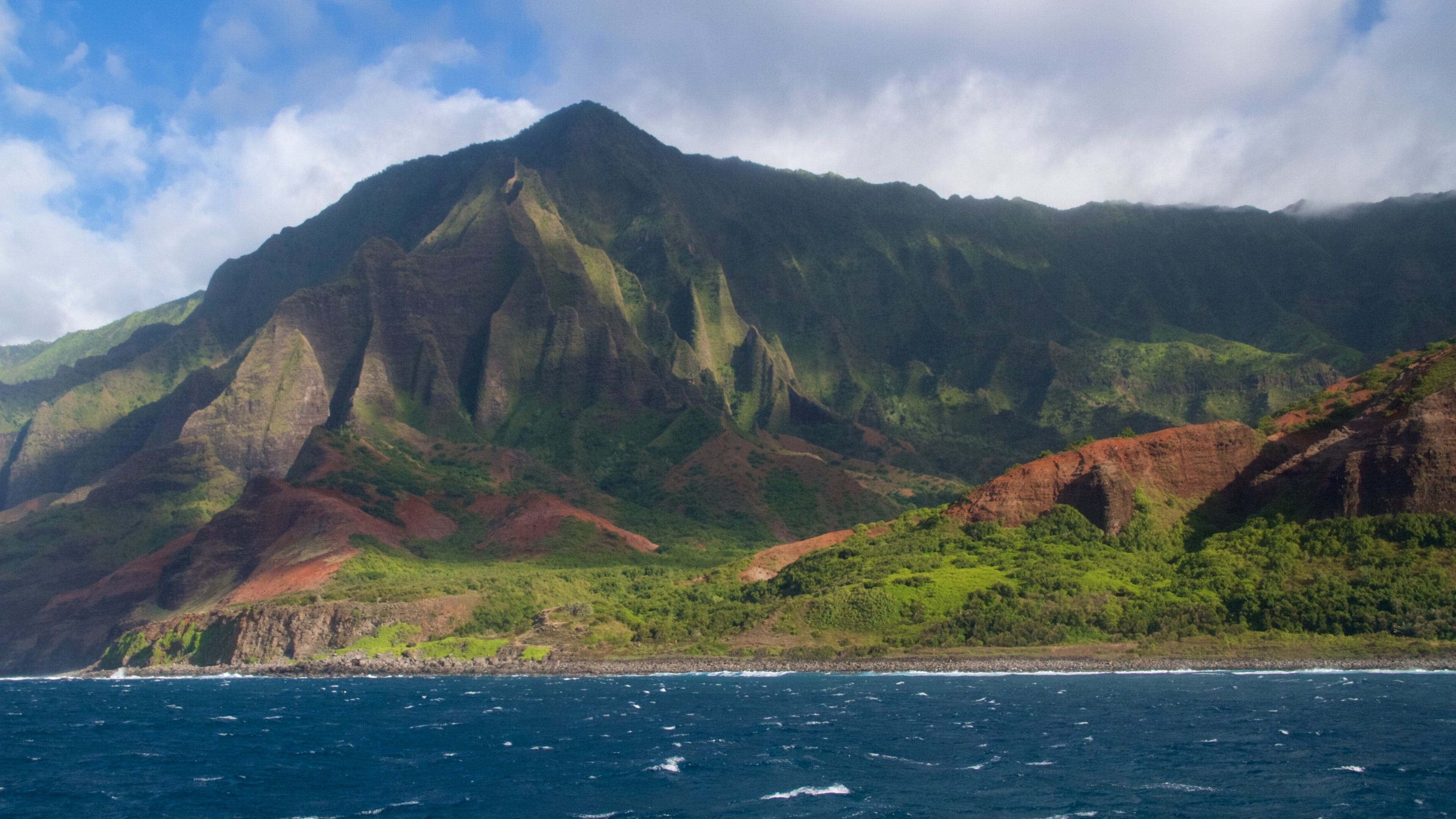NaPali Coast State Park mostrando vistas de una costa, vistas panorámicas y montañas
