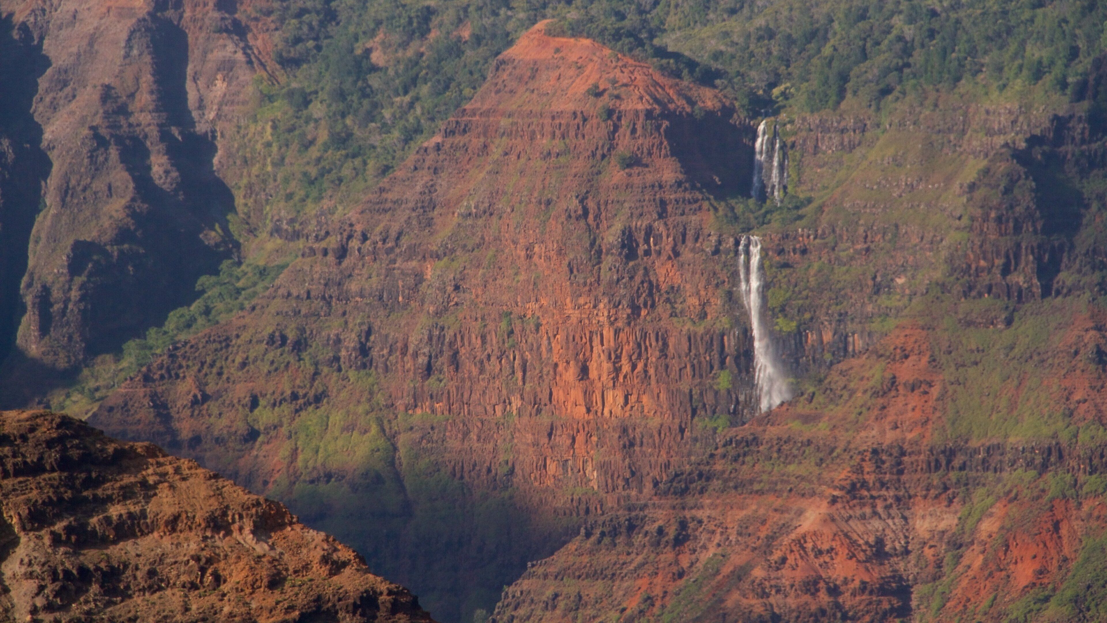 威美亞峽谷 呈现出 小瀑布 和 峽谷