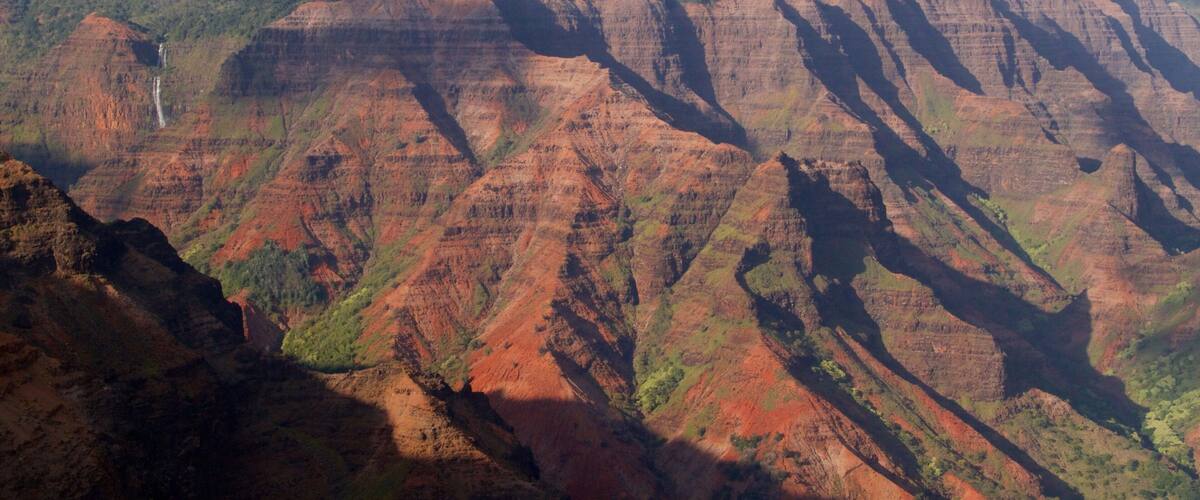 Cañón Waimea que incluye un barranco o cañón