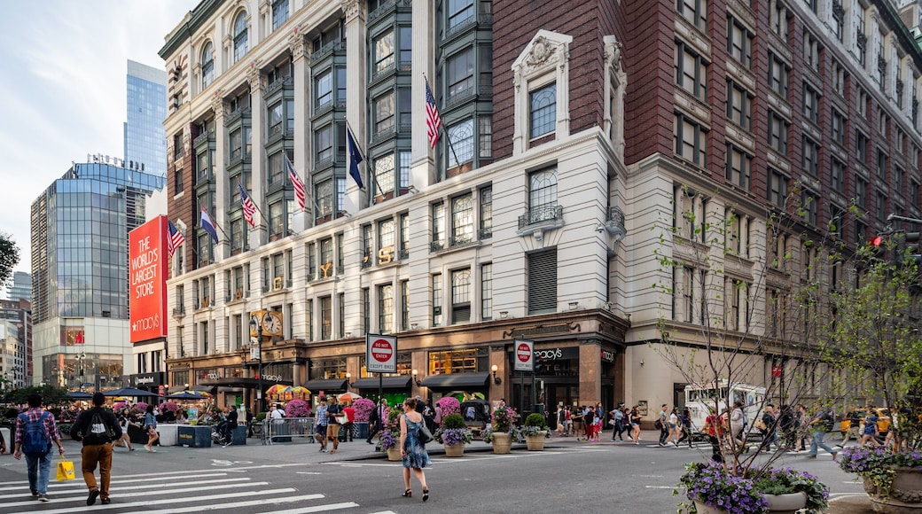 Macy\'s showing street scenes and a city