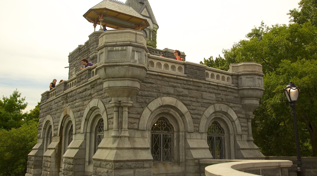 Belvedere Castle mostrando um pequeno castelo ou palĂĄcio