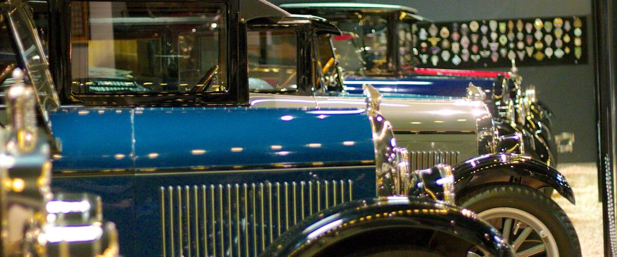 国立自動車博物館 表示 屋内の眺め