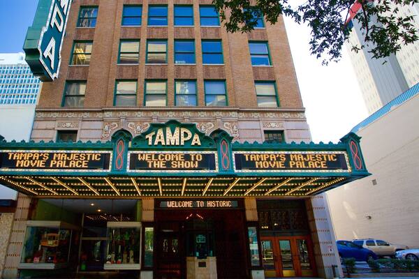 タンパ シアター どの含み 標識 と 都市
