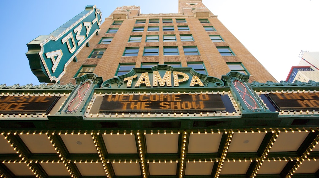 Tampa Theater mostrando patrimonio de arquitectura, escenas de teatro y señalización