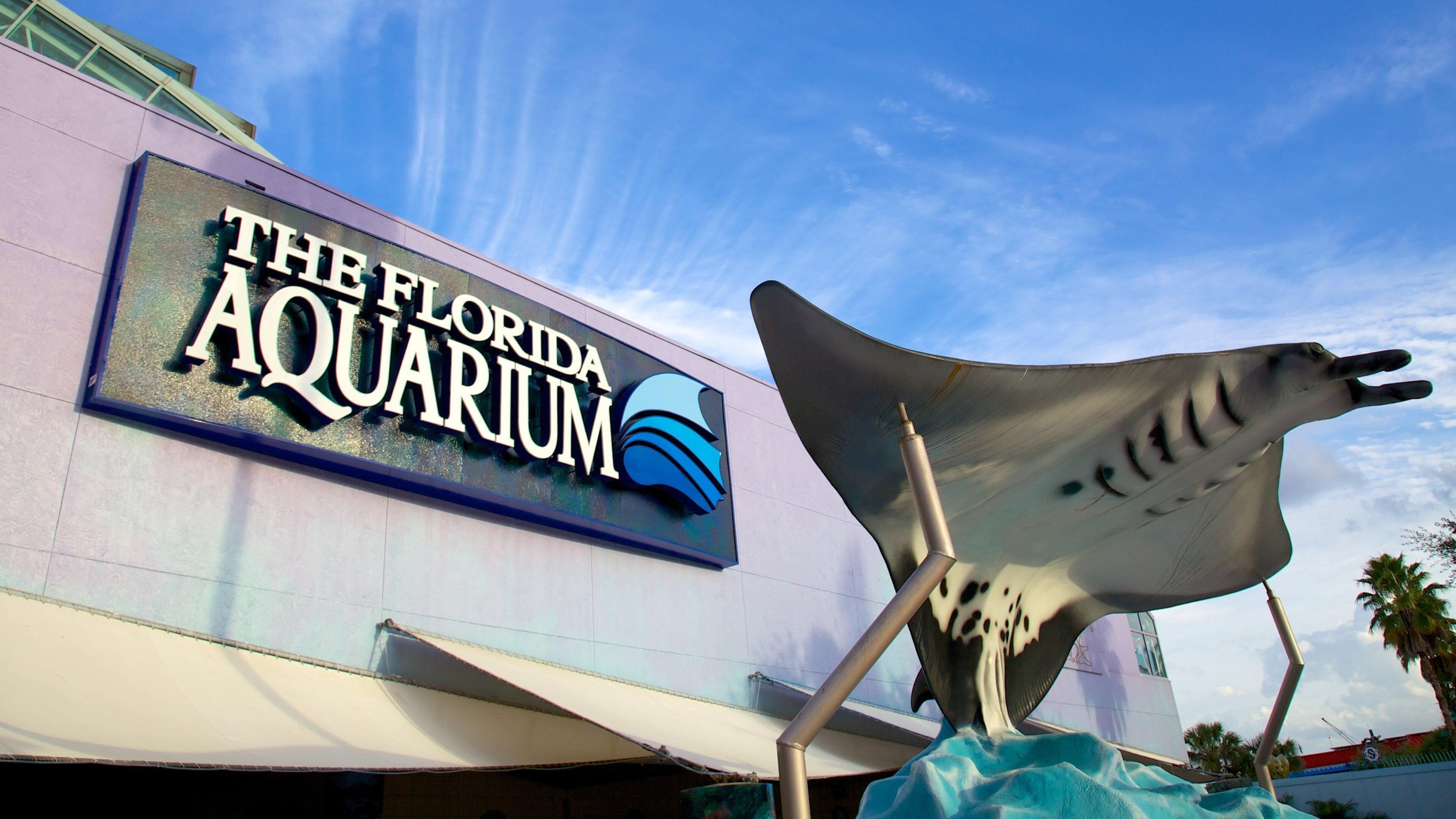 The Florida Aquarium sign and a stingray sculpture.