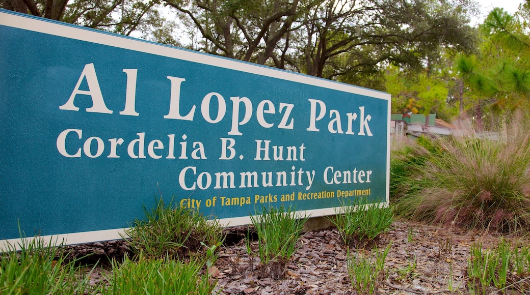 Al Lopez Park som viser park og skilt