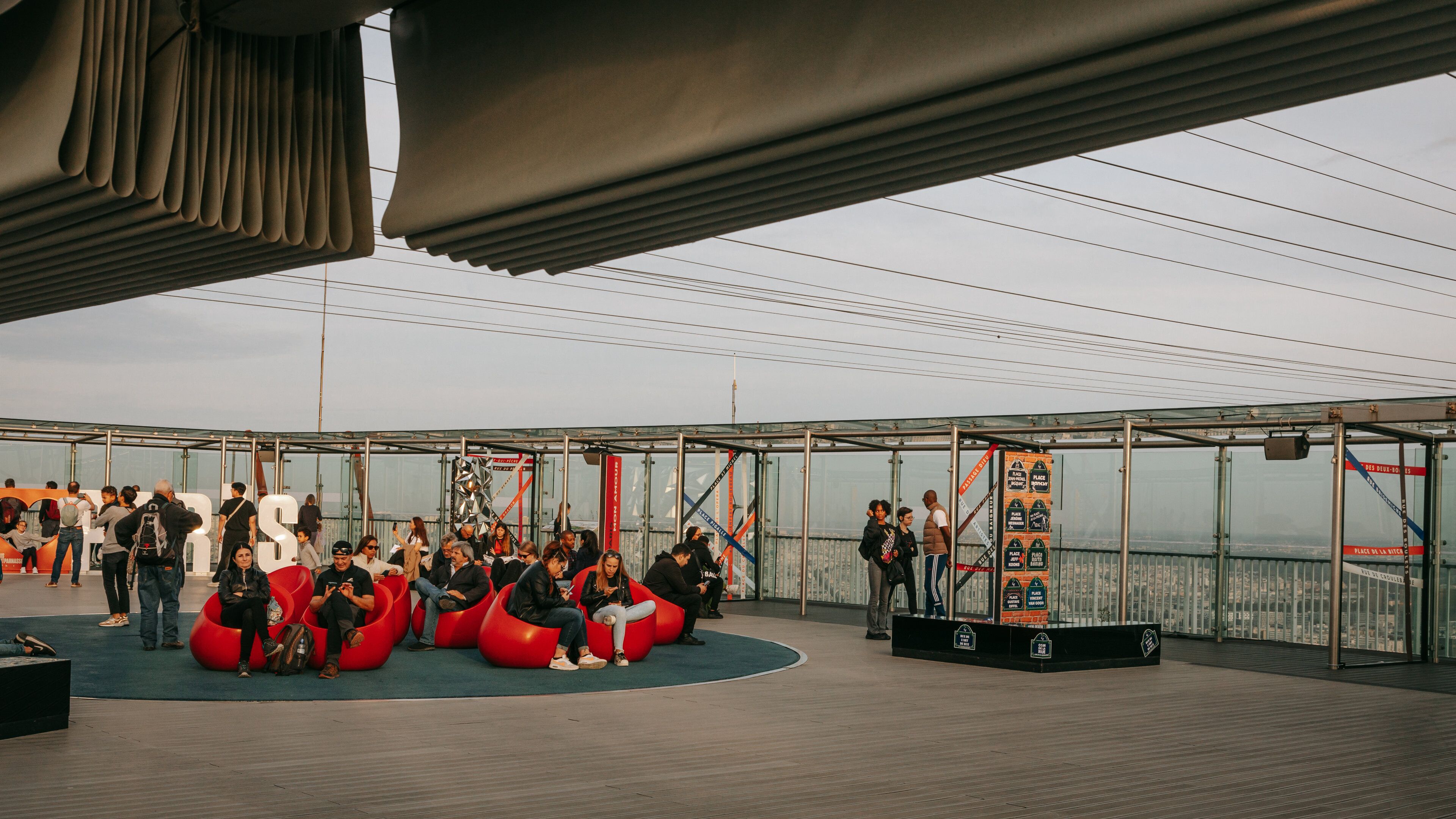 Tour Montparnasse featuring views as well as a large group of people
