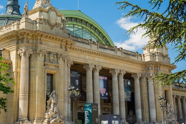 Grand Palais featuring heritage architecture