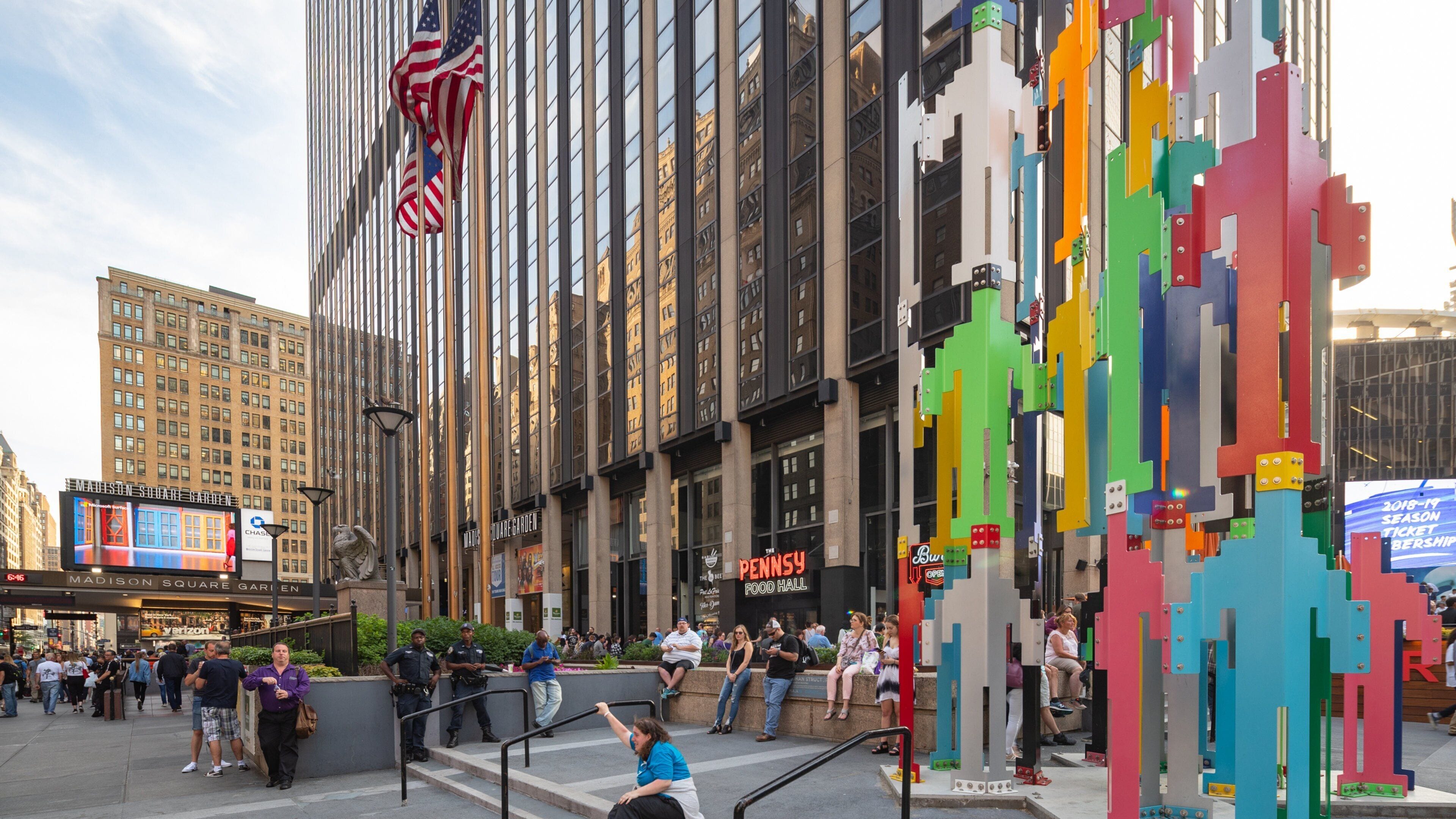 Madison Square Park featuring street scenes, a city and outdoor art