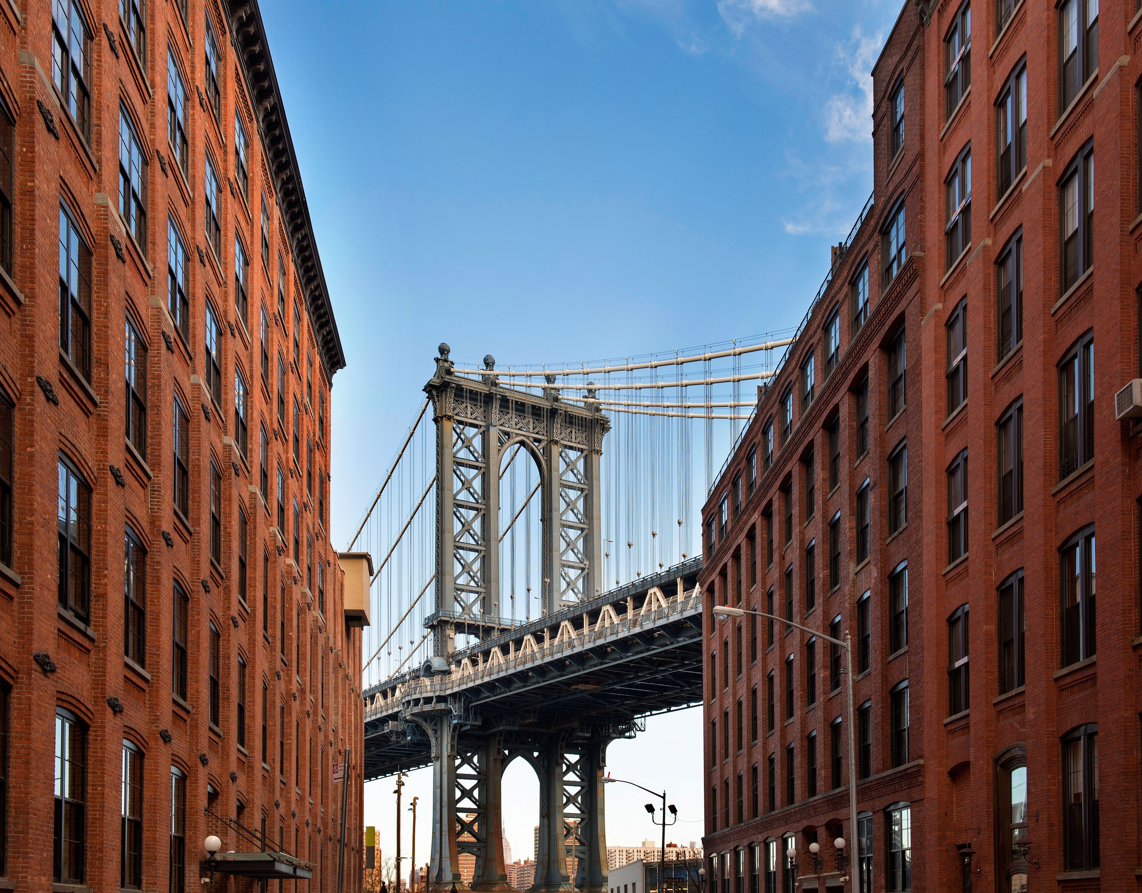 Manhattan Bridge from an alley in Brooklyn, New York
