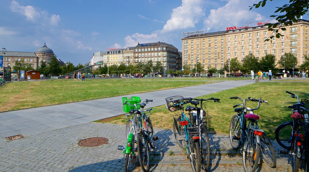 Train Station Square showing a garden