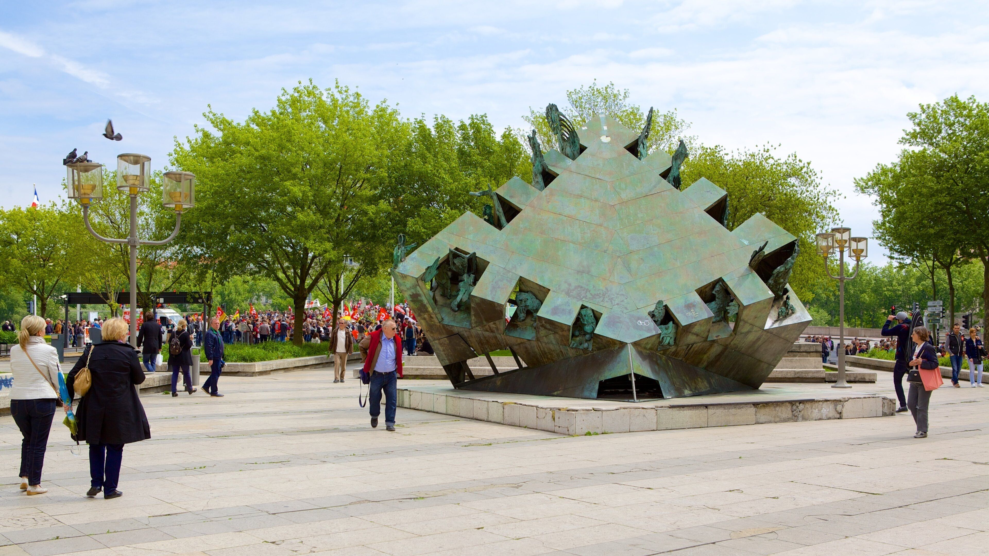 Ópera de Lyon mostrando una plaza, arte al aire libre y un monumento