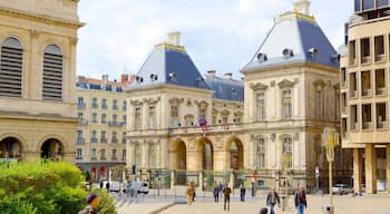 Lyon Opera which includes street scenes as well as a large group of people