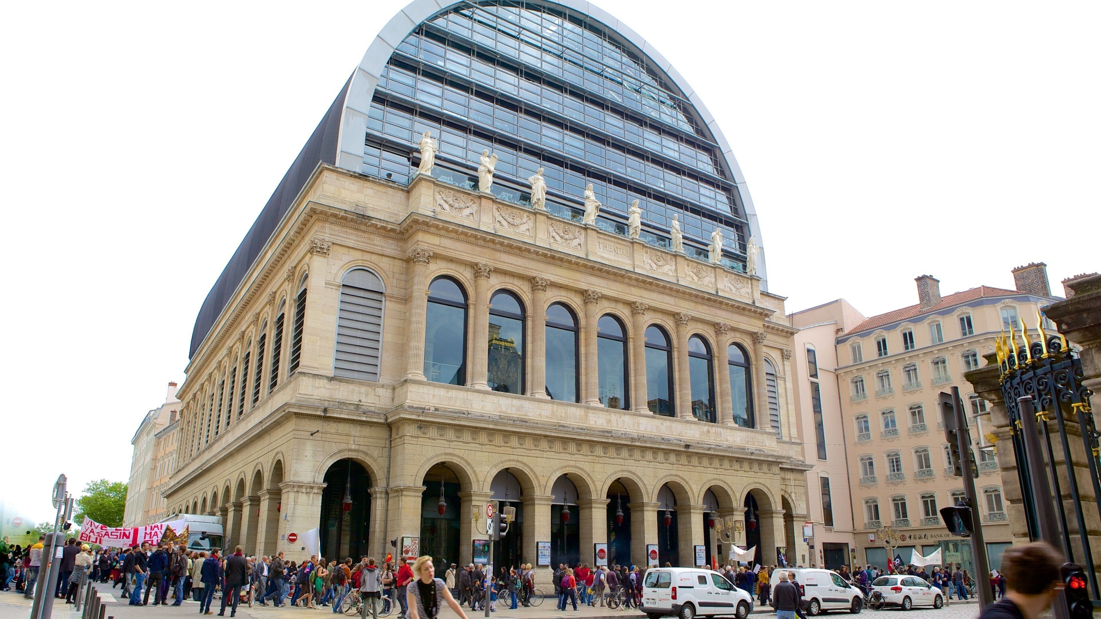 Lyon Opera featuring street scenes as well as a large group of people