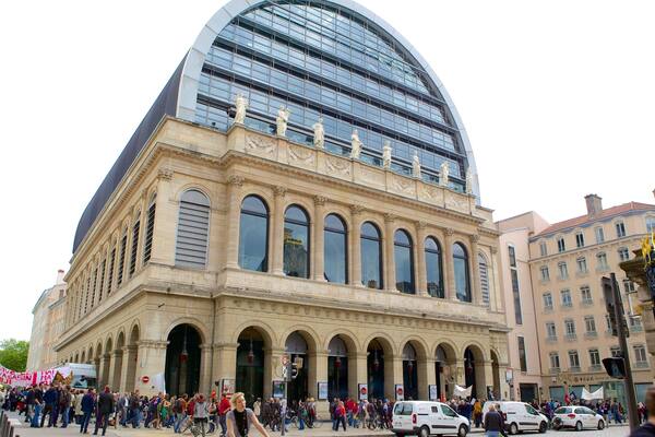 Lyon Opera showing street scenes as well as a large group of people