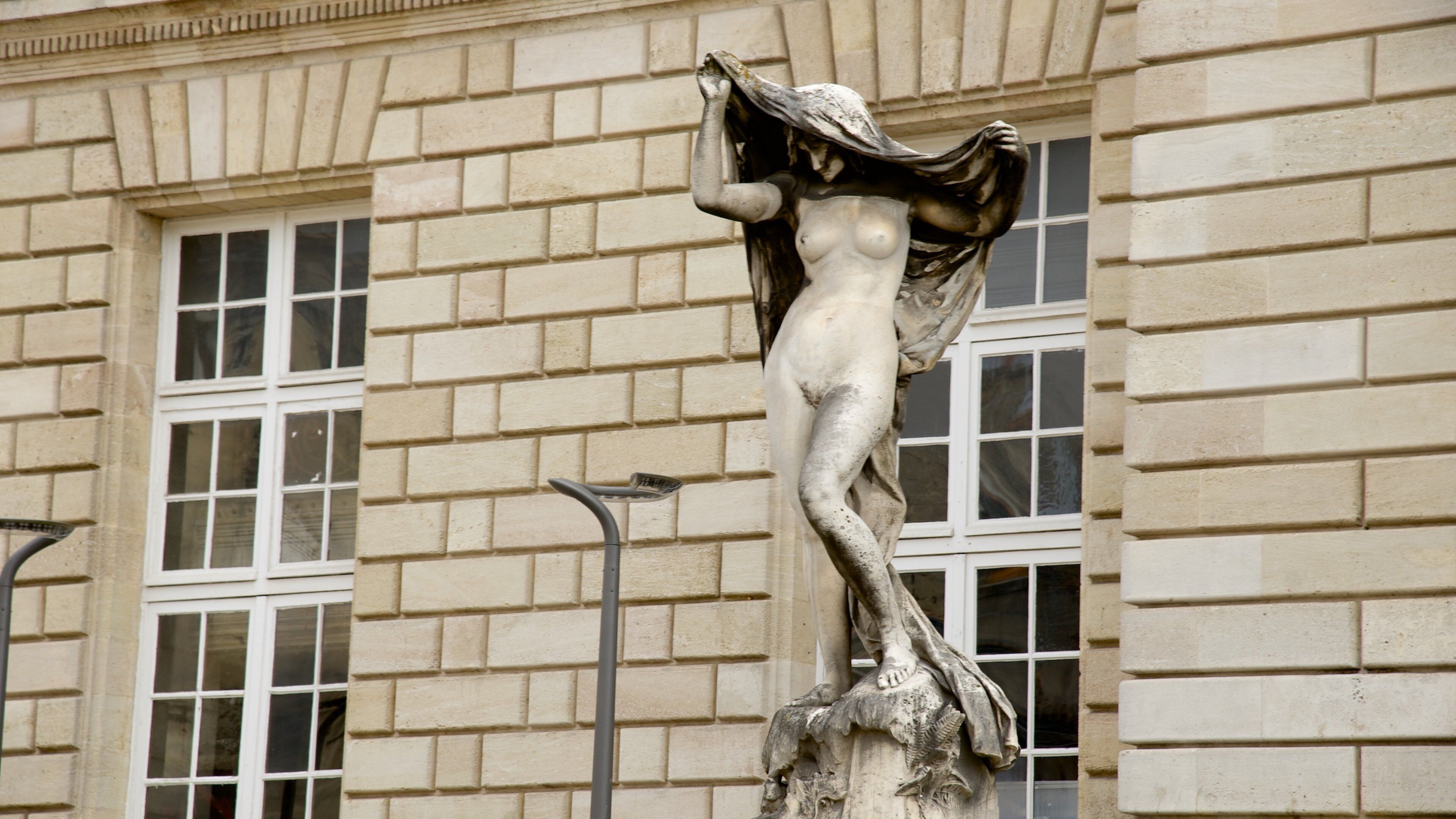 Place de la Victoire featuring a statue or sculpture