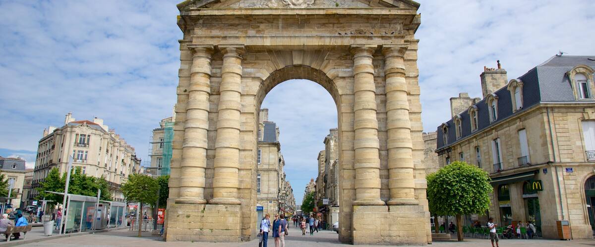 Place de la Victoire ofreciendo patrimonio de arquitectura y una ciudad