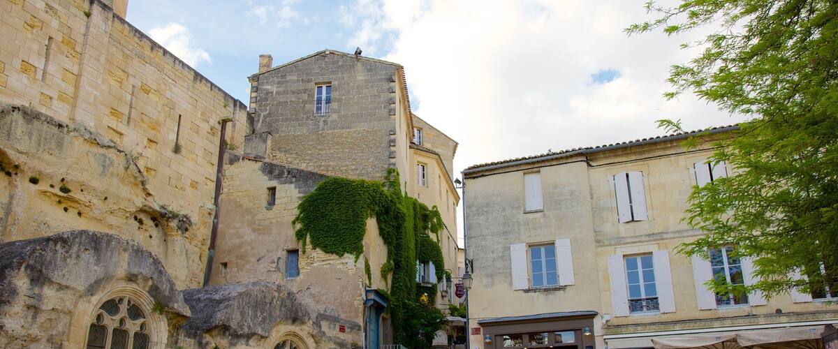 Eglise Monolithe showing heritage elements