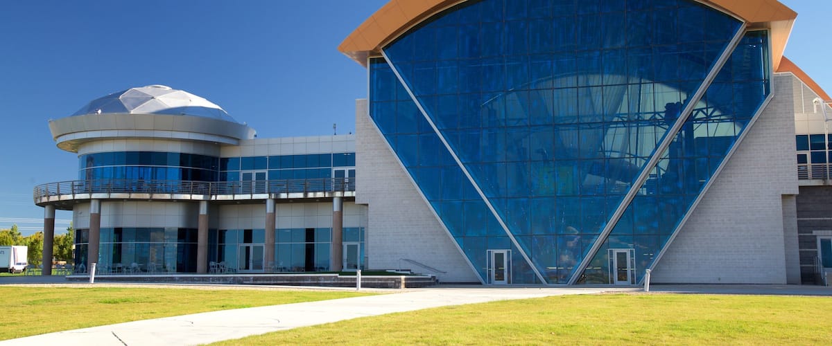 Anderson-Abruzzo Albuquerque International Balloon Museum caracterizando arquitetura moderna