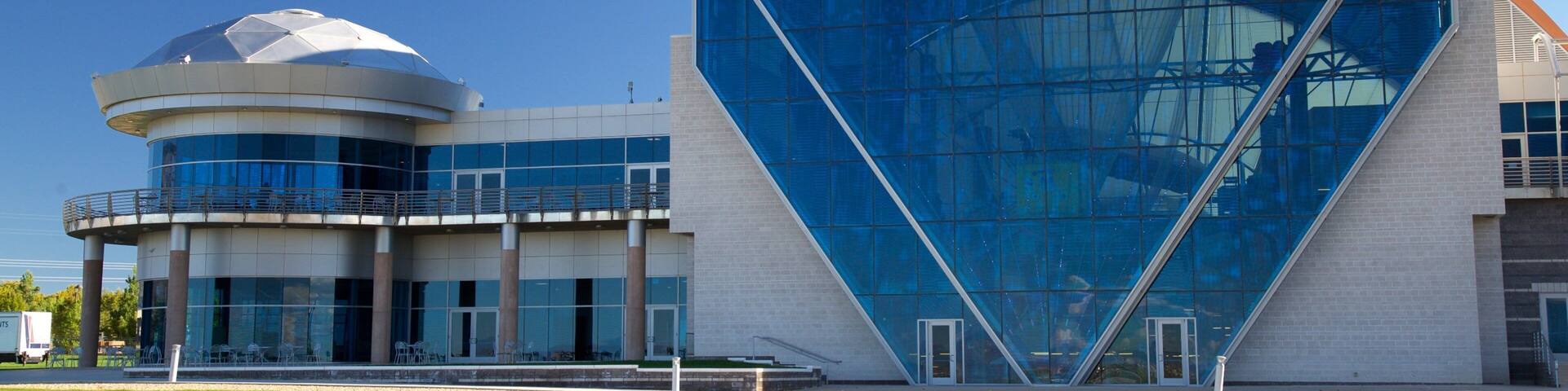 Anderson-Abruzzo Albuquerque International Balloon Museum ofreciendo arquitectura moderna