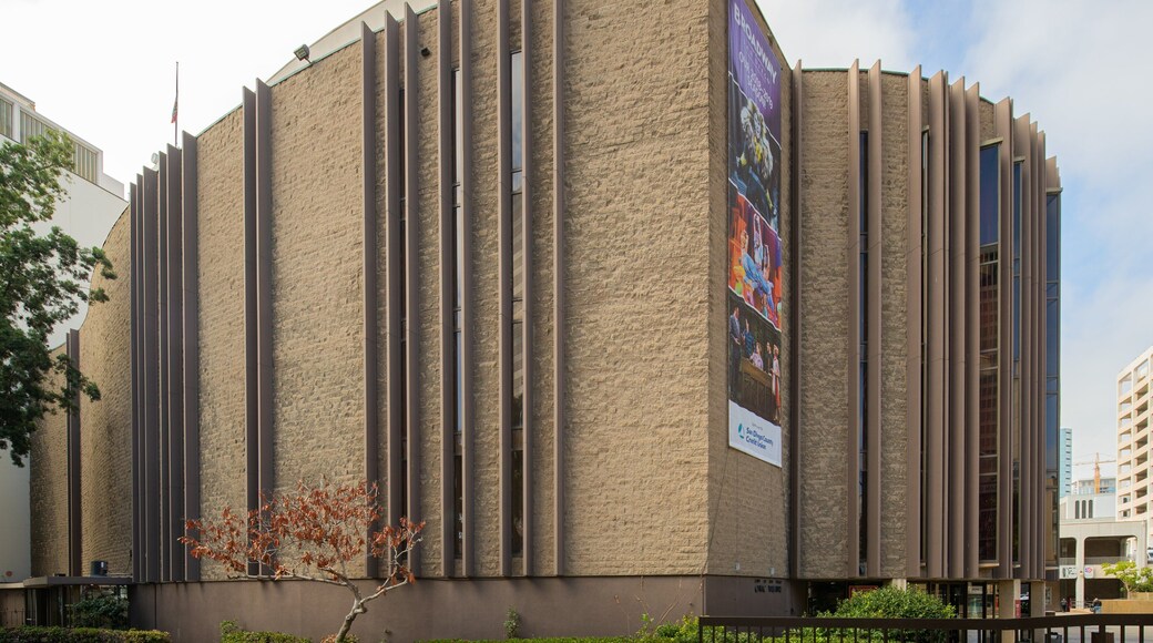 San Diego Opera showing signage