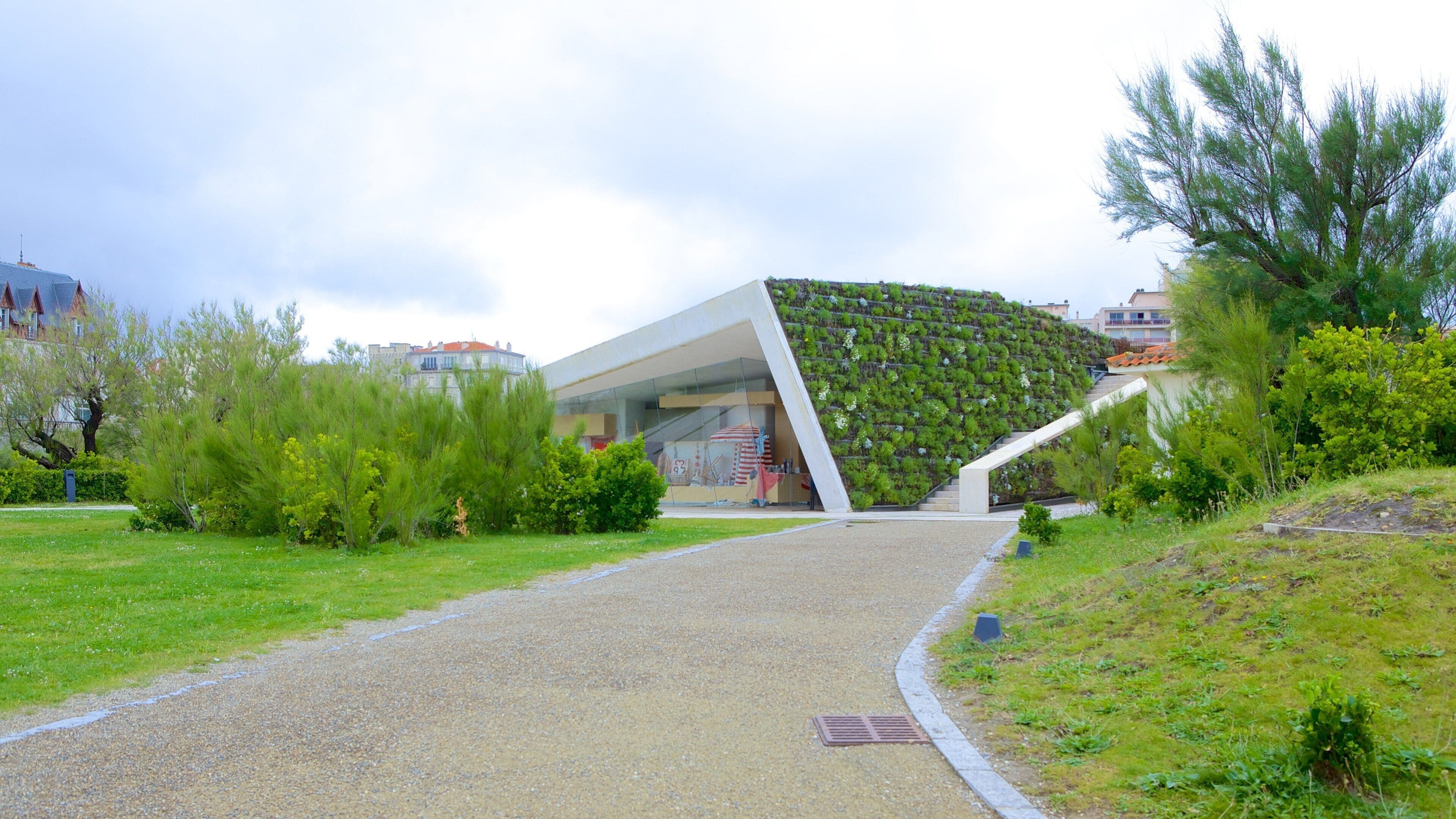 Sea Museum which includes modern architecture