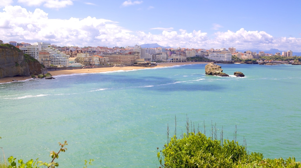 Farol de Biarritz caracterizando paisagens litorĂąneas