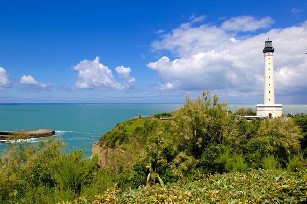 Aquitaine showing a lighthouse and general coastal views