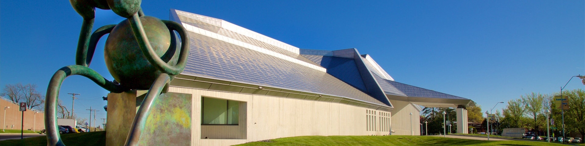 肯珀當代藝術博物館 设有 現代建築 和 雕像或雕塑