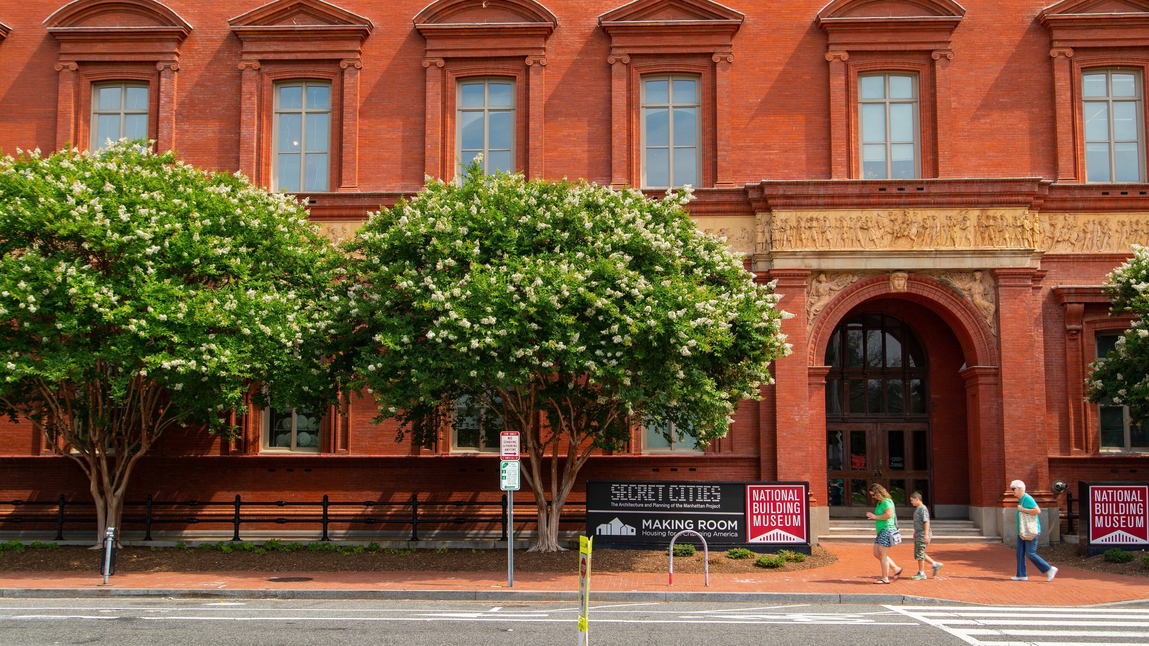 National Building Museum showing street scenes as well as a family