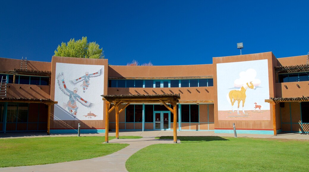 Indian Pueblo Cultural Center showing street scenes