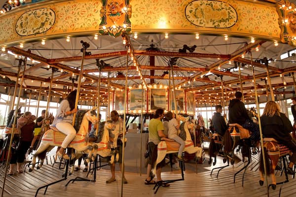 New York State Museum montrant balades aussi bien que enfants