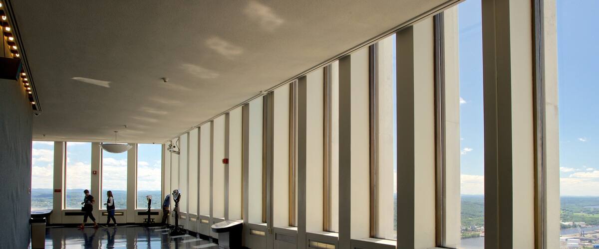 康寧大廈 呈现出 內部景觀 和 景觀