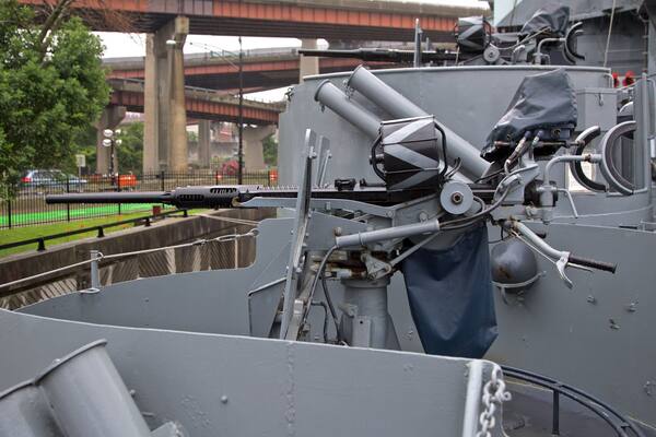 USS Slater montrant articles militaires