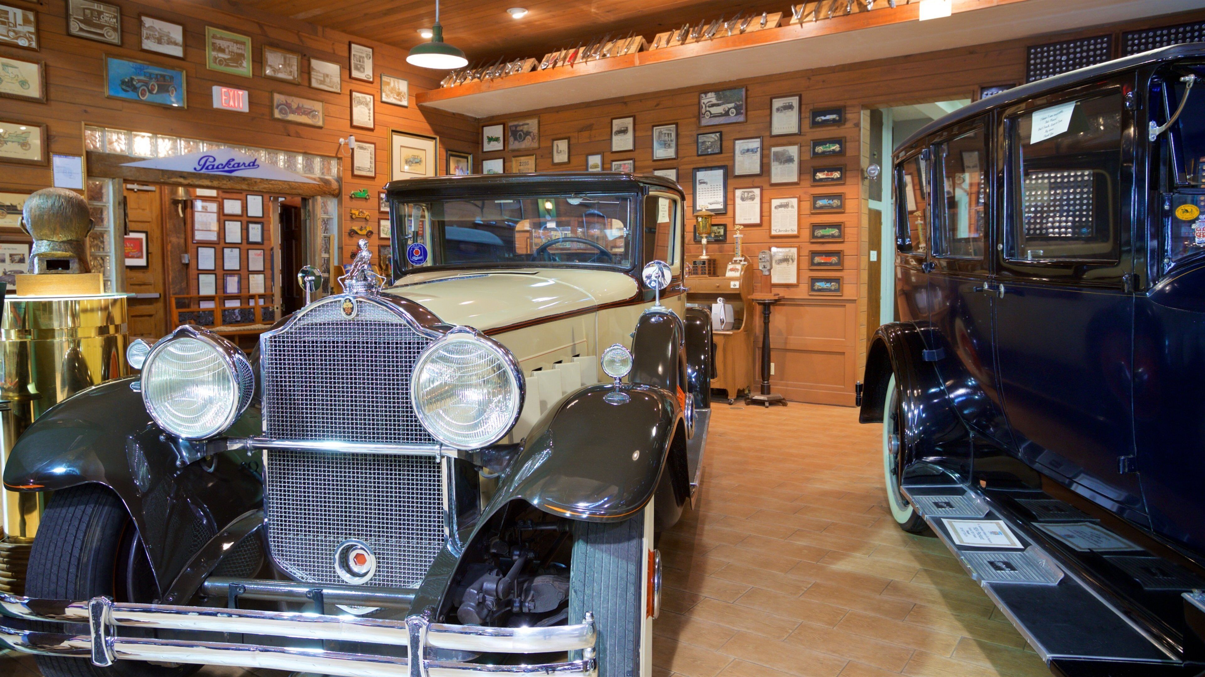 Fort Lauderdale Antique Car Museum showing heritage elements and interior views